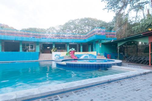 RedDoorz @ Boondocks Cabins Resort