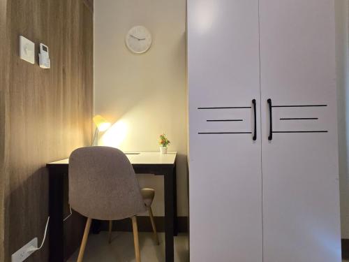 1BR Condotel with Balcony at FAME Residences #FM46-1