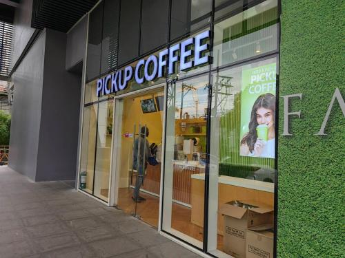 1BR Condotel with Balcony at FAME Residences #FM46-1