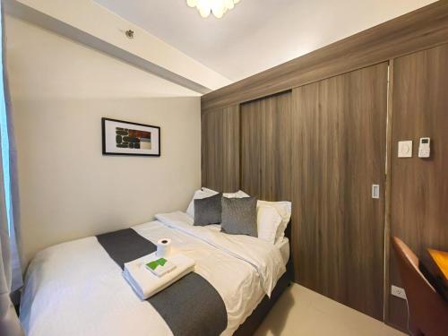 1BR Condotel with Balcony at FAME Residences #FM47-1