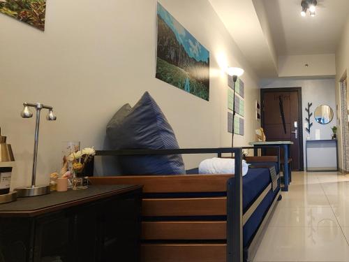 8U Pristine & Cozy Stay at Uptown Mall BGC across Mitsukoshi with FREE Parking and Balcony