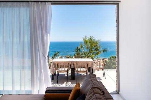 Amaris ApartHotel la 2 Pași de Plajă & Parcare Gratuită