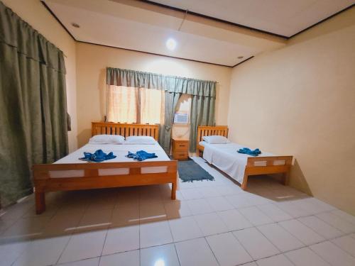 Dela-Chen Roadside Hostel