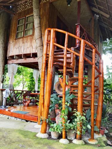 Dumaguete Oasis Treehouse, near airport and mall
