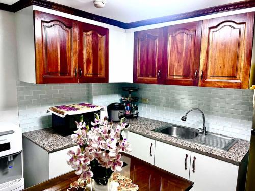 Affordable 2 BR 2 BA w/ Skycable, Netflix, & Amazon Prime