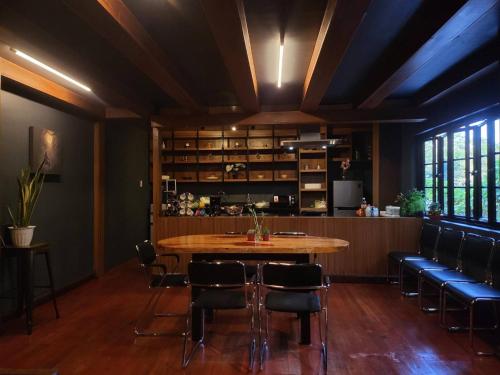 Family Room - Casa Encantada Executive 1