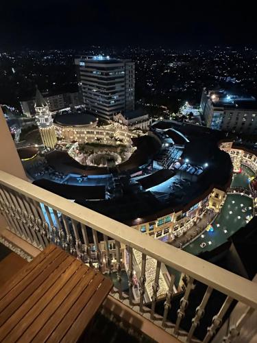 Amazing Sunrise Venice Grand Canal Balcony, Xbox Series X console with Game Pass Ultimate, FREE coffee, Pool, Gym & Sauna, 5 mins to BGC