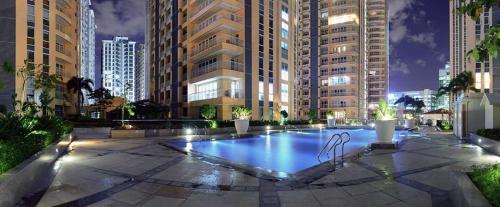 Awesome Sunset View in Venice Mall Suite with PS5 30th edition, Walk to Everything, 5 mins away to BGC, DisneyPlus, Prime Video, HBO Max