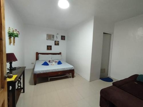 AlonaBeach Tourist Inn