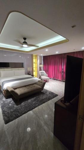 One Euphoria Luxe Hotel