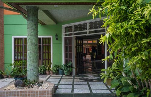 Stefanie Grace Paradise Inn