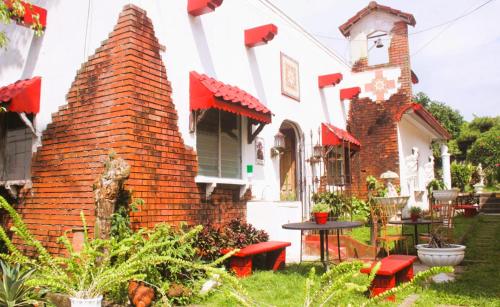 Spanish Casita Superior Suites Tagaytay