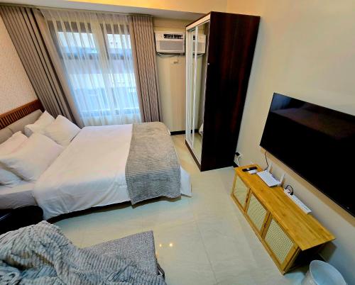 Aurora Escalades Haven 1