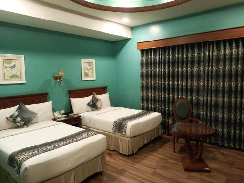 Paragon Hotel & Suites