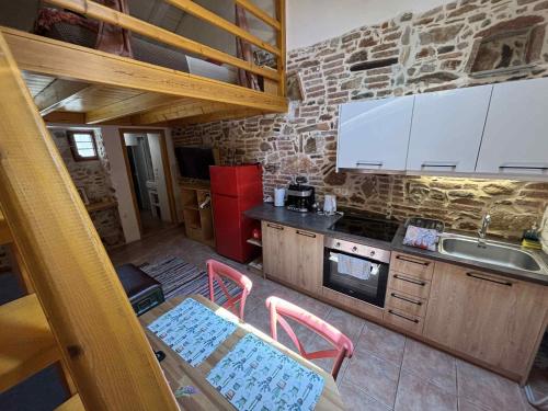 Lavrio stone house 5 min from the centre/port