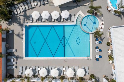 Tinas Plus Hotel