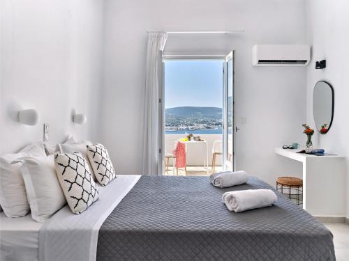 Akrotiri Hotel