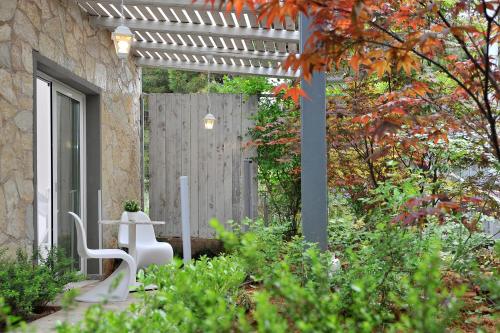 Alekos Luxury Suites