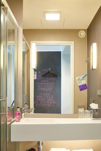 Moxy London Heathrow Airport