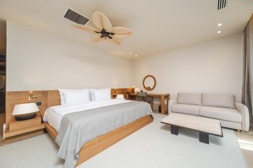 Infinity Hotel & More