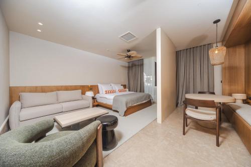 Infinity Hotel & More