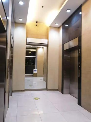 1BR Condotel Ridgewood Towers Near BGC Airport #RW17