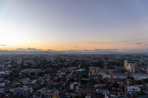 Consider It Yours - Stay Cozy with City Views