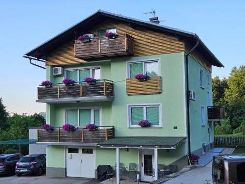 Apartments Domacija Mlaker