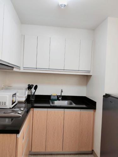 Cozy Studio Room with Balcony in Iloilo City Condo