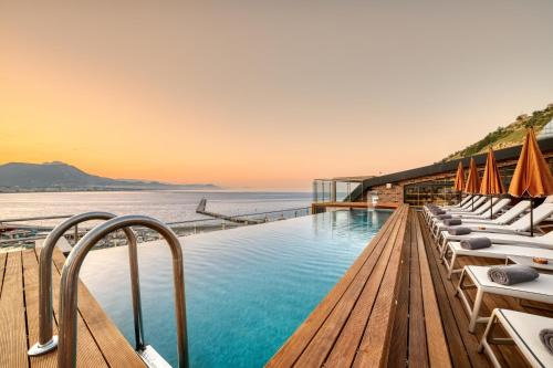 Numa Port Hotel
