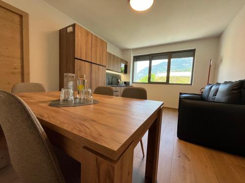 YUGOGO PETRARCA 1 - BILOCALE, Trento Centro