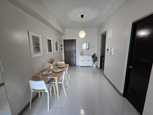 Modern Comfort & Snap Worthy with Pool, Gym & More