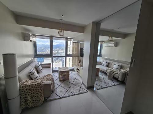 Modern Comfort & Snap Worthy with Pool, Gym & More