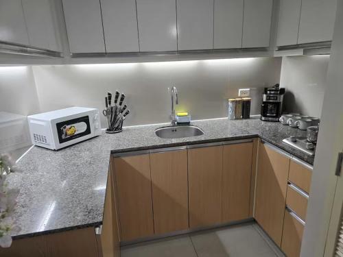 Modern Comfort & Snap Worthy with Pool, Gym & More