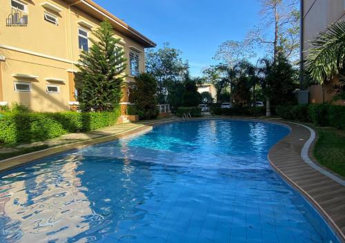 Elegant Condo with Balcony Near Puerto Princesa City Center - B1 6Luster