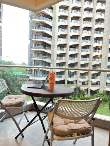 300 Mbps WiFi , Netflix , Coffee machine , Tambuli