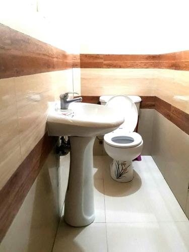 Blue Lagoon Inn And Restaurant