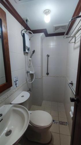 Peaceful 2BR Home in Paranaque Airport Area