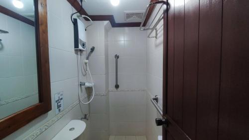 Peaceful 2BR Home in Paranaque Airport Area