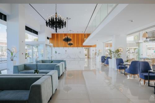 Tasia Maris Seasons Hotel