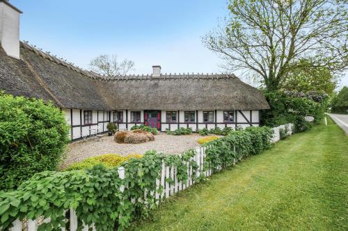 Naboløs Bed & Breakfast