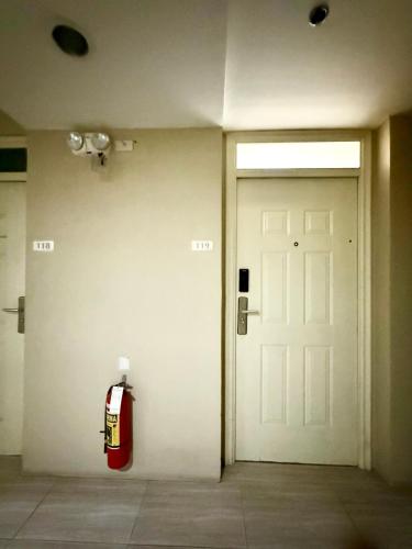 Fully equipped Studio unit near Mactan Airport with WIFI, Pool & Gym Access