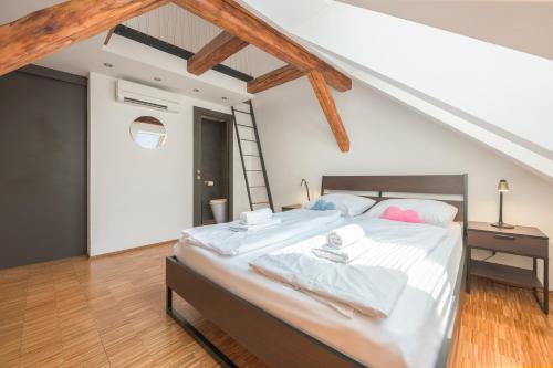 Atik Rooms