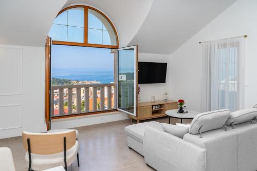 Villa Božica - sea view stone villa with free parking