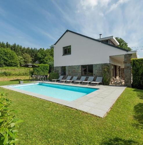 Aux Ecuries De La Reine