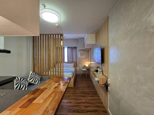 1BR Suite Ridgewood Towers Near BGC Airport #RW17-1