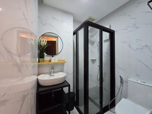 1BR Suite Ridgewood Towers Near BGC Airport #RW17-1
