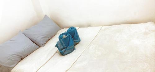 Centrally located studio with AC and kitchenette