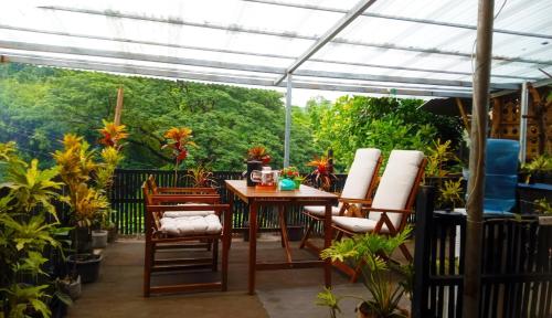 Centrally located studio with AC and kitchenette