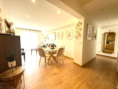 Paradise Luxurious apartment, 3 double rooms for 6 guests, 4 beds, terrace, jacuzzi, free parking, new